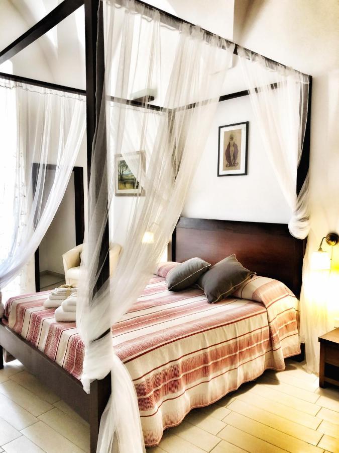 レッチェ Palazzo Salia Bed & Breakfast エクステリア 写真