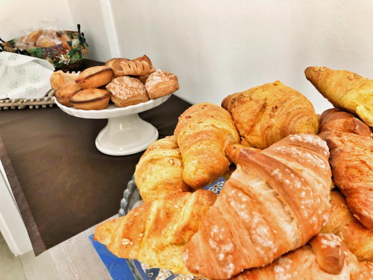 レッチェ Palazzo Salia Bed & Breakfast エクステリア 写真